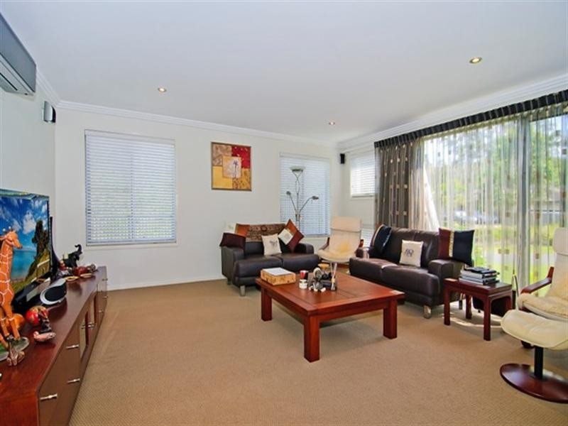 1 James Place, Maudsland QLD 4210