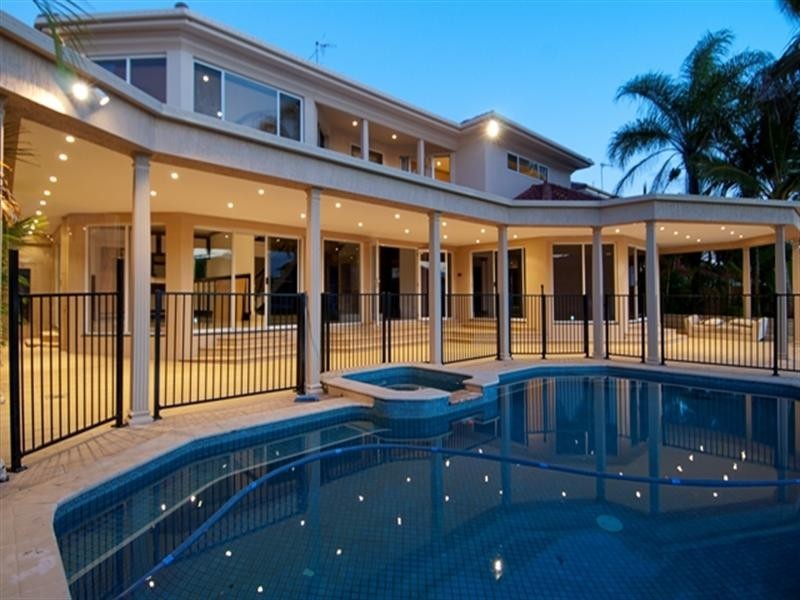8 The Sovereign Mile, Sovereign Islands QLD 4216