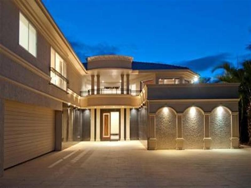 8 The Sovereign Mile, Sovereign Islands QLD 4216