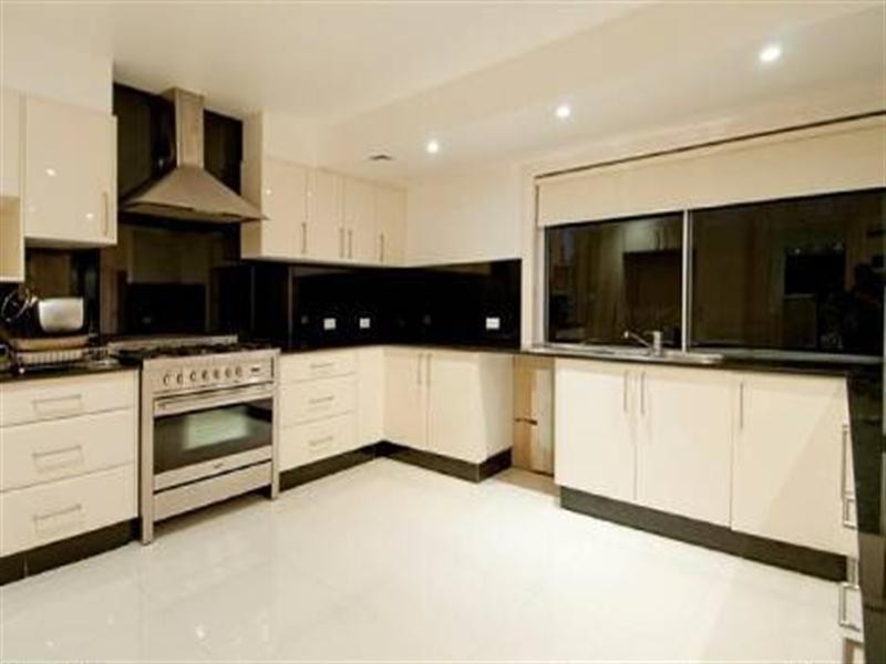 8 The Sovereign Mile, Sovereign Islands QLD 4216