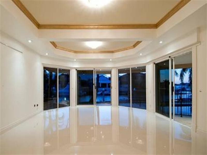 8 The Sovereign Mile, Sovereign Islands QLD 4216