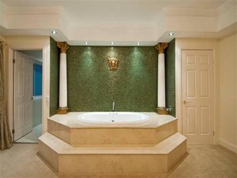 8 The Sovereign Mile, Sovereign Islands QLD 4216