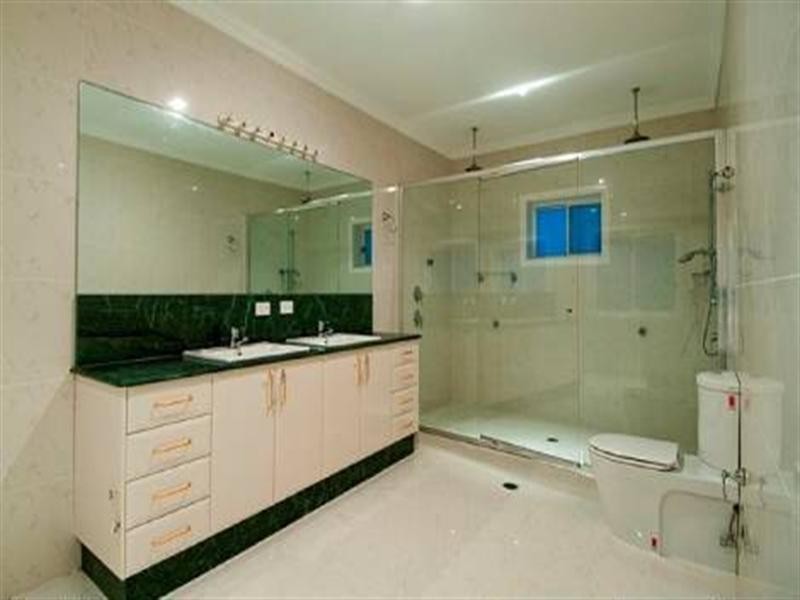 8 The Sovereign Mile, Sovereign Islands QLD 4216