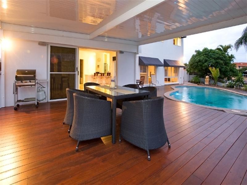 15 Smugglers Place, Runaway Bay QLD 4216