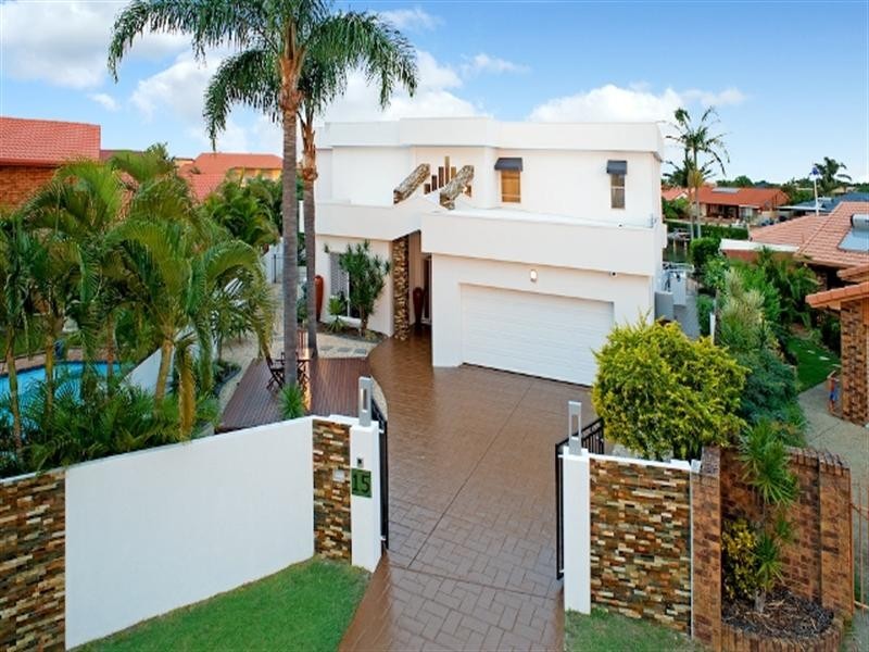 15 Smugglers Place, Runaway Bay QLD 4216