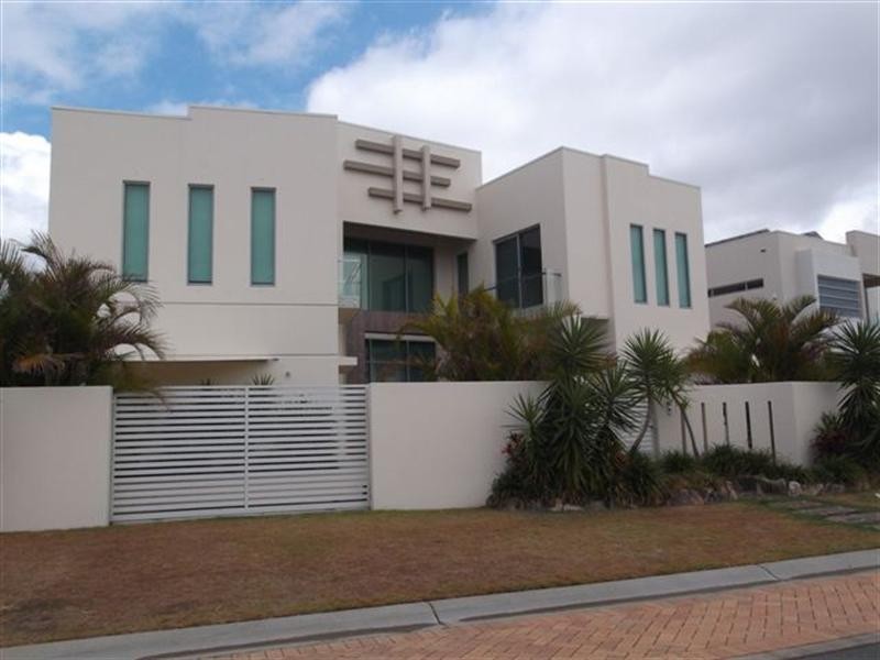 33 Royal Albert Crescent, Sovereign Islands QLD 4216