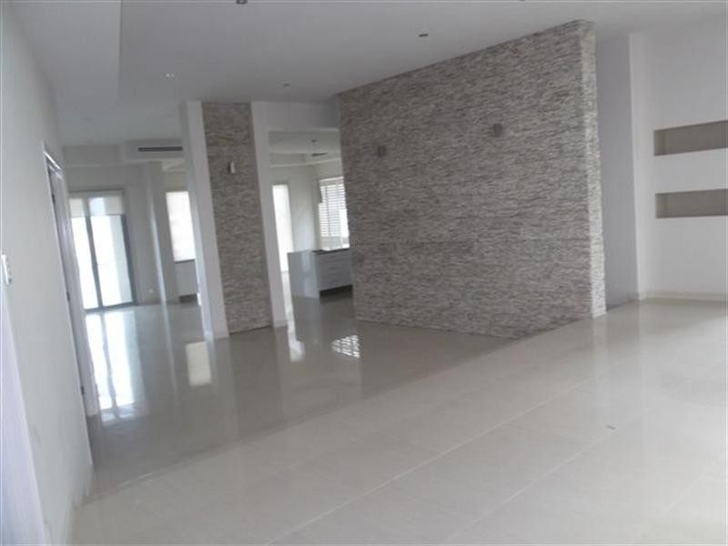 33 Royal Albert Crescent, Sovereign Islands QLD 4216