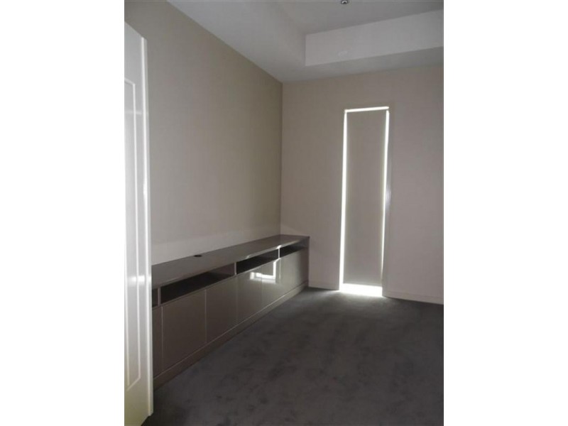 33 Royal Albert Crescent, Sovereign Islands QLD 4216