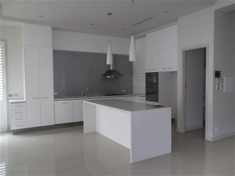 33 Royal Albert Crescent, Sovereign Islands QLD 4216