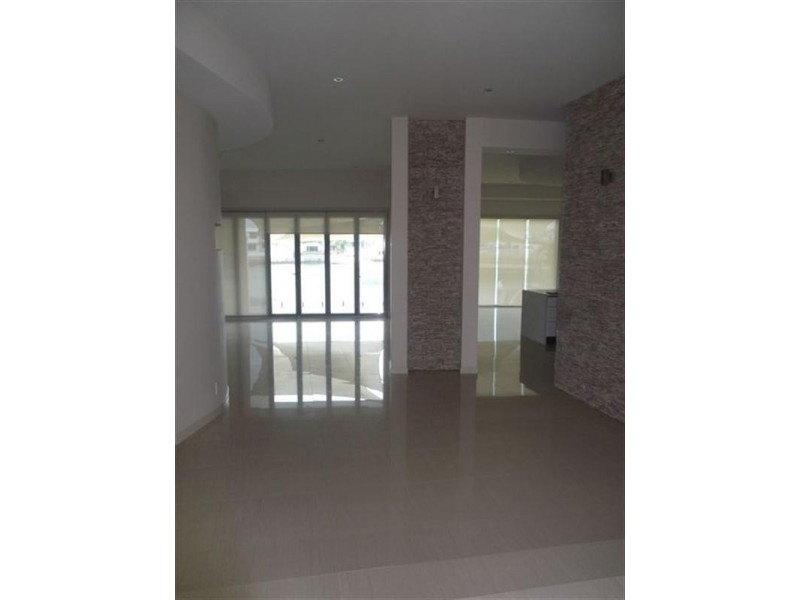 33 Royal Albert Crescent, Sovereign Islands QLD 4216