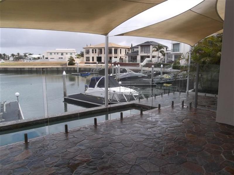 33 Royal Albert Crescent, Sovereign Islands QLD 4216