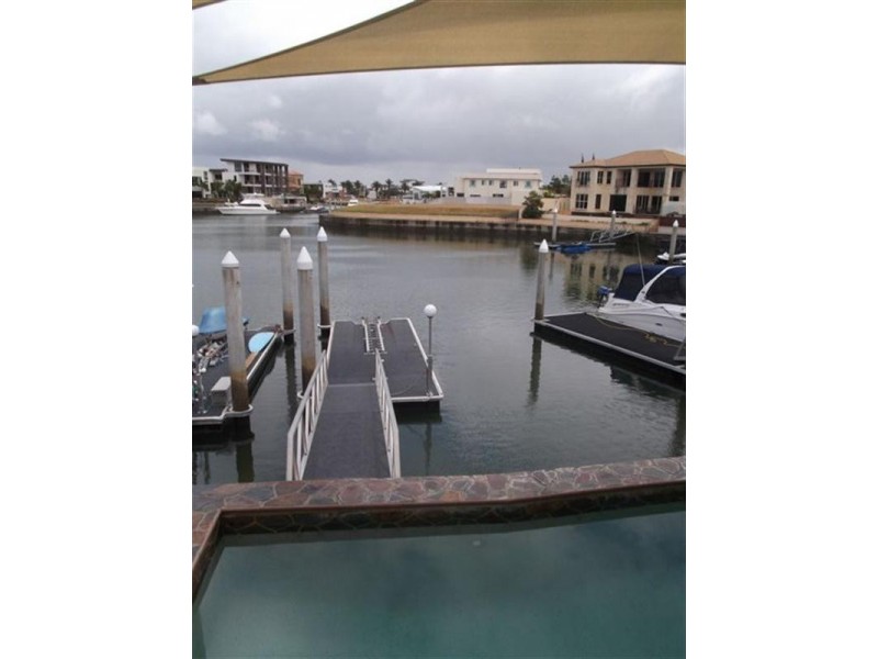 33 Royal Albert Crescent, Sovereign Islands QLD 4216