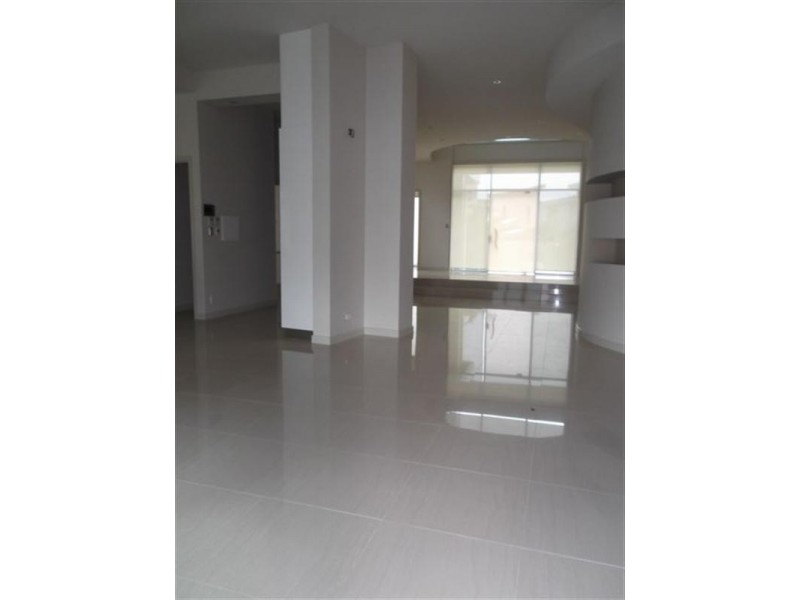 33 Royal Albert Crescent, Sovereign Islands QLD 4216