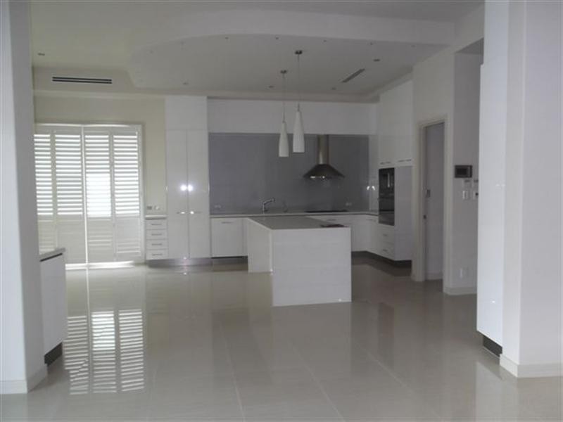 33 Royal Albert Crescent, Sovereign Islands QLD 4216