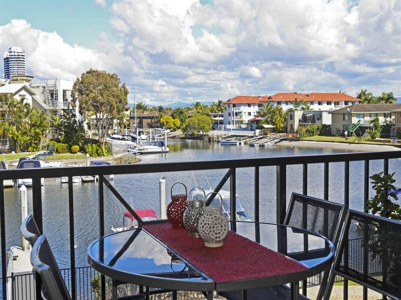 14/14-18 Jennifer Avenue, Runaway Bay QLD 4216