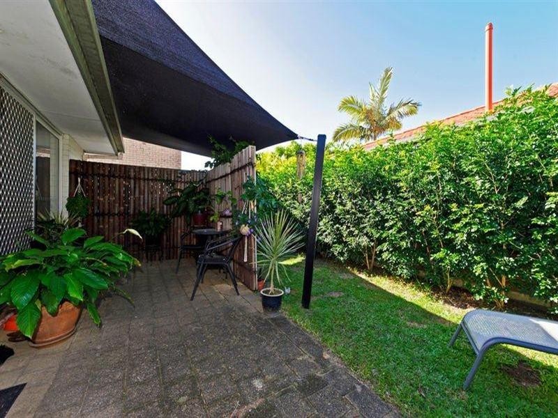 2/37 Milton Avenue, Paradise Point QLD 4216