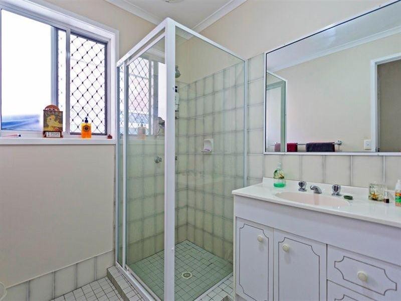 2/37 Milton Avenue, Paradise Point QLD 4216