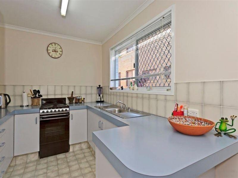 2/37 Milton Avenue, Paradise Point QLD 4216