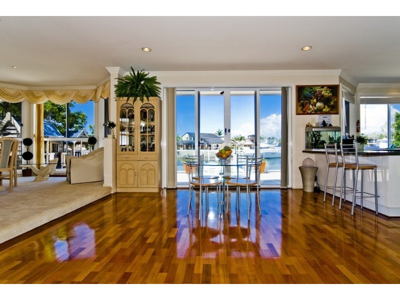 10 Salamau Street, Runaway Bay QLD 4216