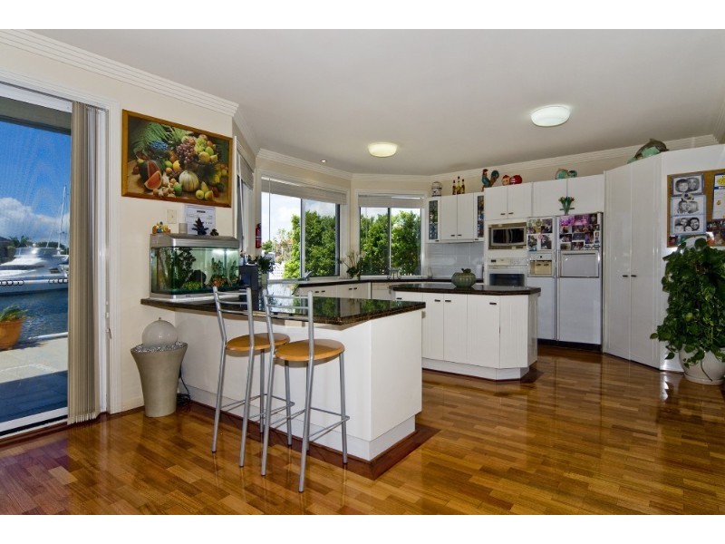 10 Salamau Street, Runaway Bay QLD 4216