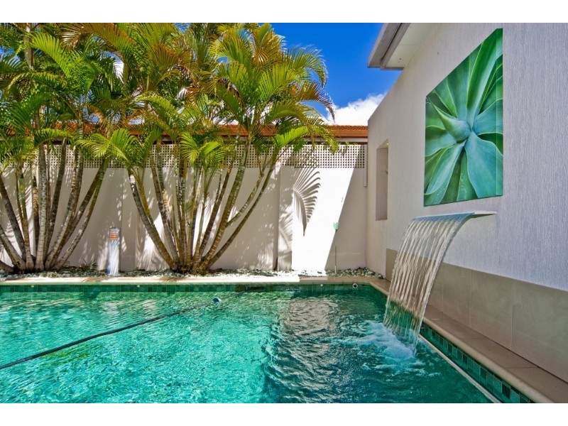 10 Salamau Street, Runaway Bay QLD 4216
