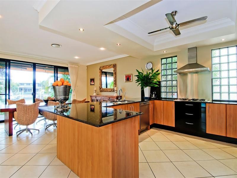 17 King Charles Drive, Sovereign Islands QLD 4216