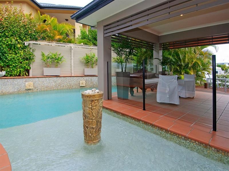 17 King Charles Drive, Sovereign Islands QLD 4216