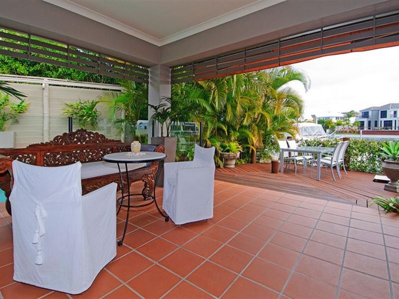 17 King Charles Drive, Sovereign Islands QLD 4216