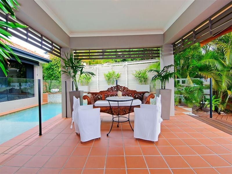 17 King Charles Drive, Sovereign Islands QLD 4216