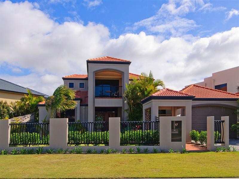 17 King Charles Drive, Sovereign Islands QLD 4216