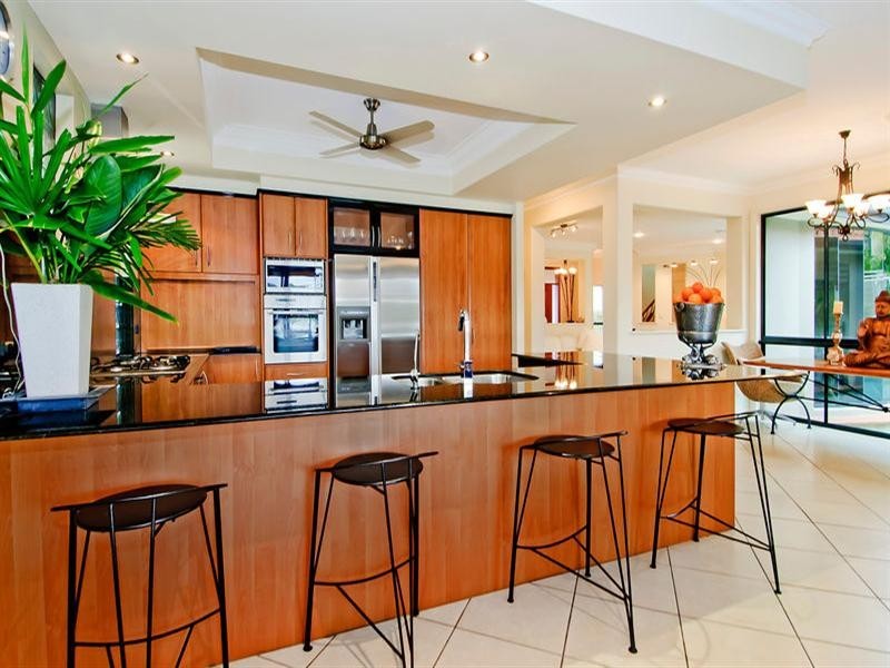 17 King Charles Drive, Sovereign Islands QLD 4216