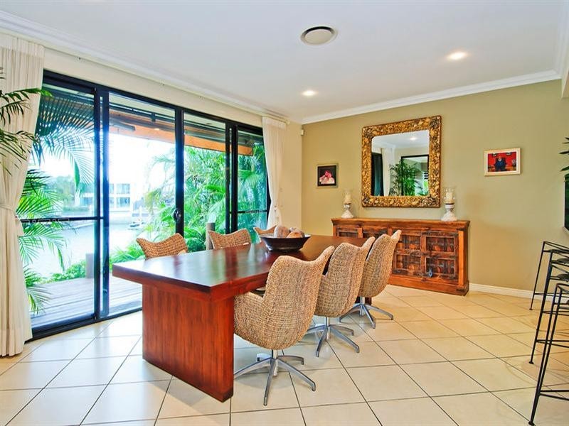 17 King Charles Drive, Sovereign Islands QLD 4216