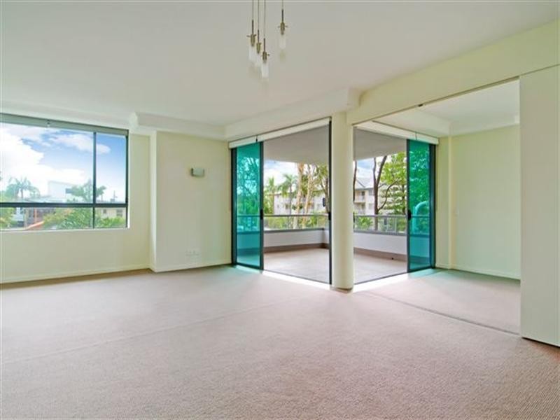 9T/28 Bayview Street, Runaway Bay QLD 4216