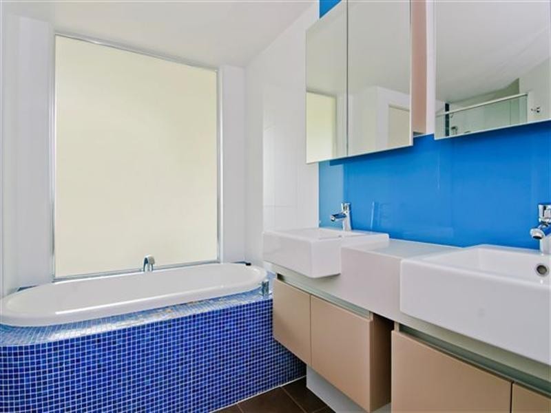 9T/28 Bayview Street, Runaway Bay QLD 4216