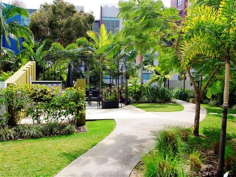 9T/28 Bayview Street, Runaway Bay QLD 4216