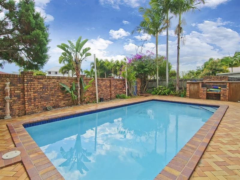 229 Morala Avenue, Runaway Bay QLD 4216