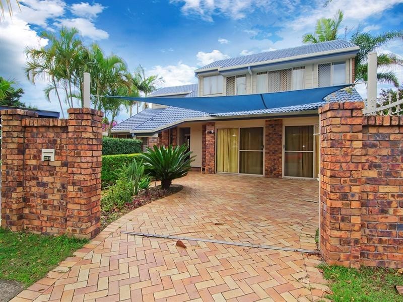 229 Morala Avenue, Runaway Bay QLD 4216