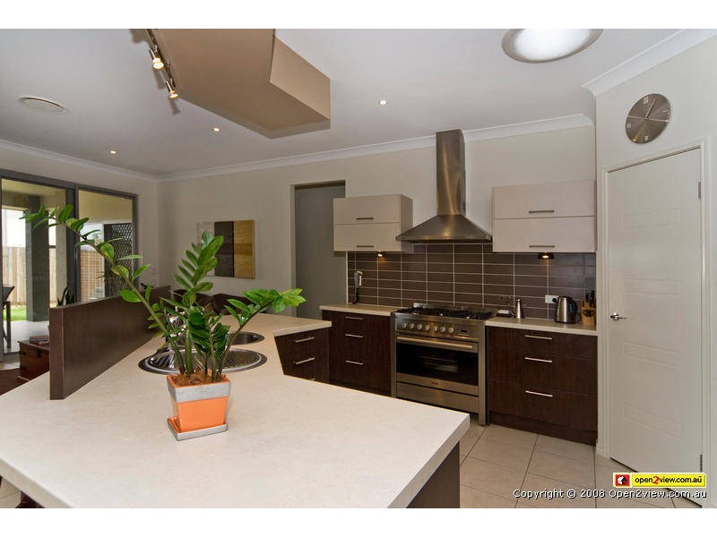 39 Highcrest Circuit, Molendinar QLD 4214