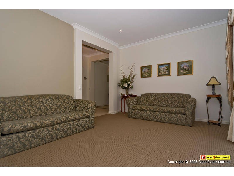 39 Highcrest Circuit, Molendinar QLD 4214