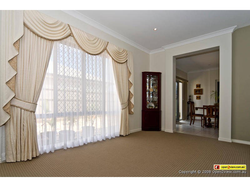 39 Highcrest Circuit, Molendinar QLD 4214