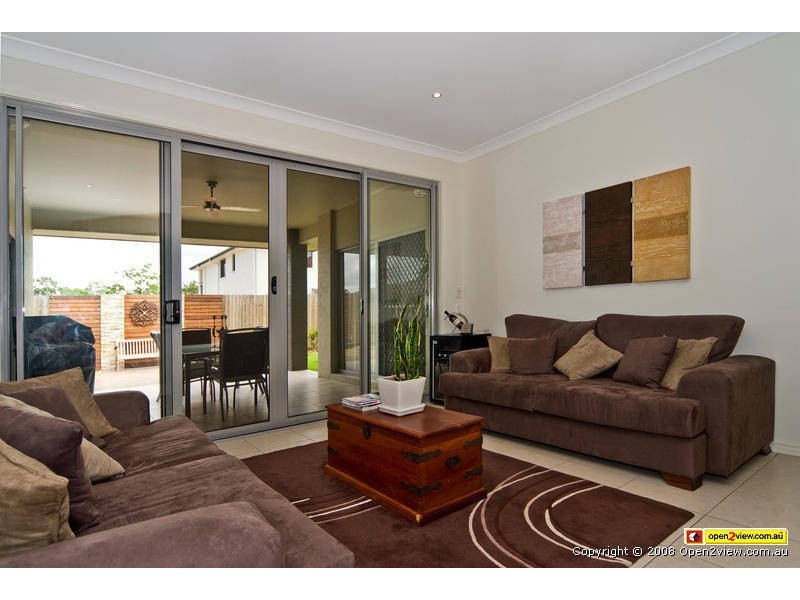 39 Highcrest Circuit, Molendinar QLD 4214