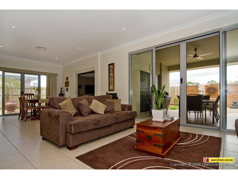 39 Highcrest Circuit, Molendinar QLD 4214