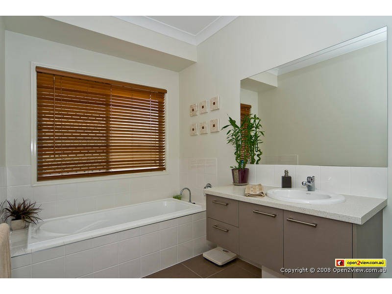 39 Highcrest Circuit, Molendinar QLD 4214