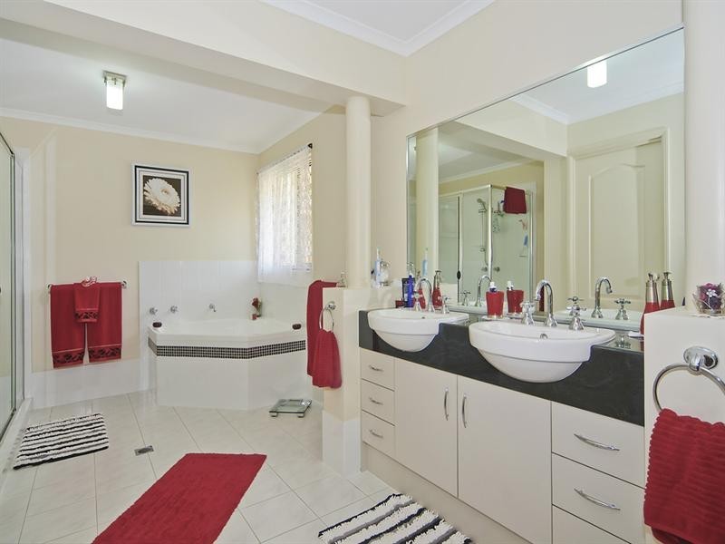 89 Roberts Drive, Maudsland QLD 4210