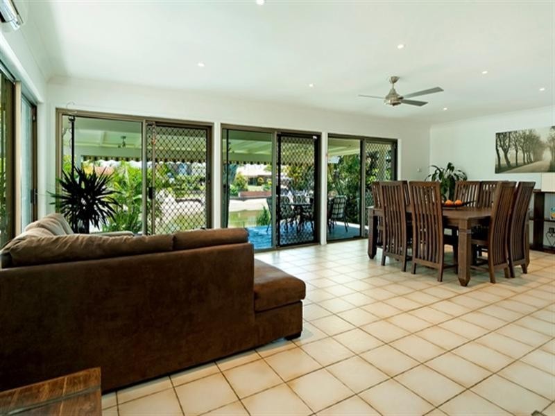 9 Nautilus Place, Biggera Waters QLD 4216