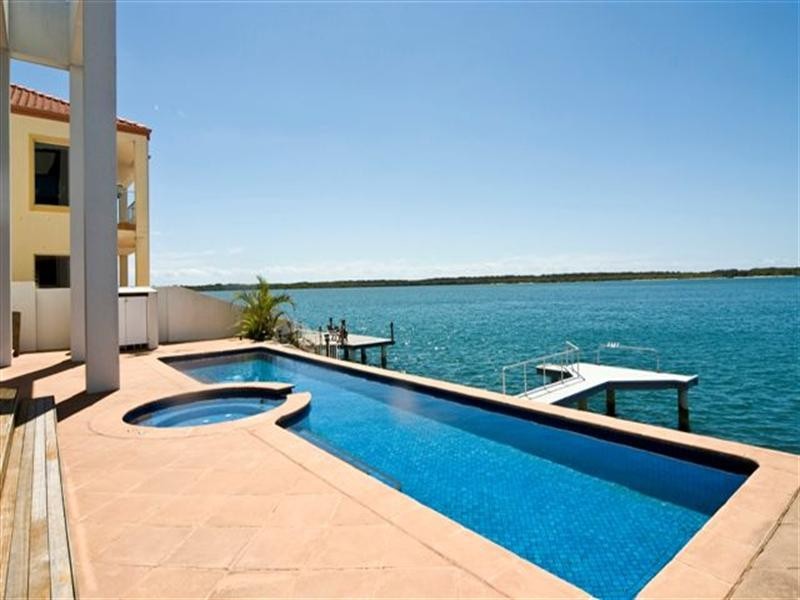 Sovereign Islands QLD 4216