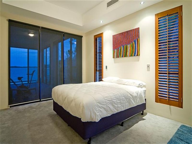 Sovereign Islands QLD 4216