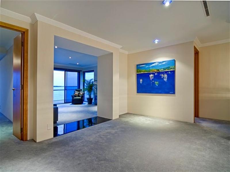 Sovereign Islands QLD 4216