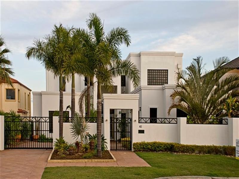 Sovereign Islands QLD 4216