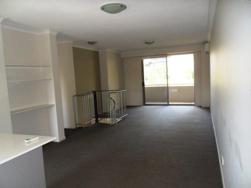 19/12-18 Bayview Street, Runaway Bay QLD 4216